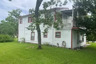 4617 3rd St, Bacliff, TX 77518 - Photo 8