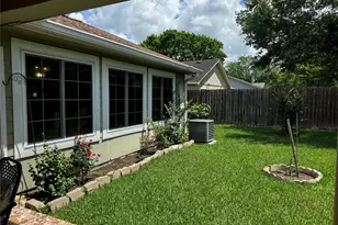 10119 Towne Mist Dr, Sugar Land, TX 77498 - Photo 10