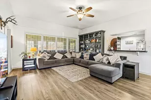 9 Jadecrest Ct, Conroe, TX 77304 - Photo 4