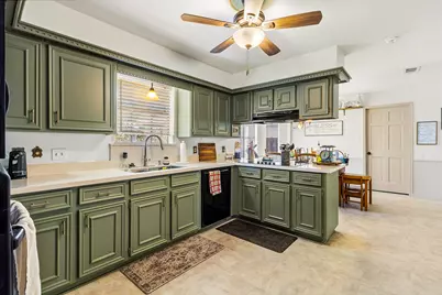 9 Jadecrest Court, Conroe, TX 77304 - Photo 8