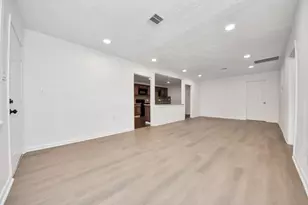 5521 Southlea St, Houston, TX 77033 - Photo 4