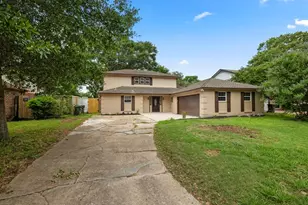 1819 Redwood Ct, Sugar Land, TX 77498 - Photo 2