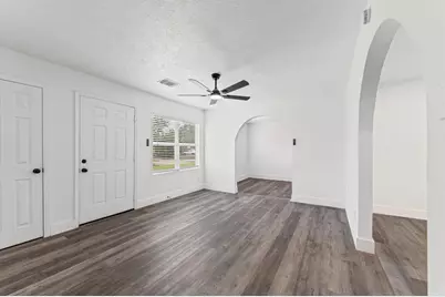 5759 Belneath Street, Houston, TX 77033 - Photo 4