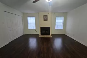 9800 Pagewood Ln, Houston, TX 77042 - Photo 14