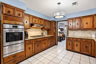 10922 Ivyridge Rd, Houston, TX 77043 - Photo 6