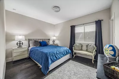 11013 Ayrshire Park Lane, Houston, TX 77043 - Photo 18