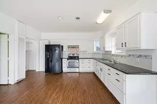 4110 Liberty Dr, Galveston, TX 77554 - Photo 10