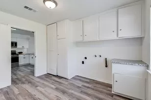 1703 N Roberson St, Conroe, TX 77301 - Photo 34