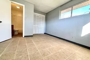 425 E Park St, Alvin, TX 77511 - Photo 4