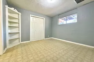 425 E Park St, Alvin, TX 77511 - Photo 8