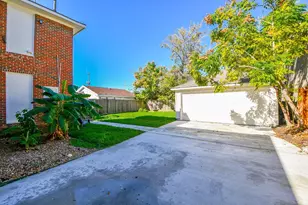 1632 Bonnie Brae St, Houston, TX 77006 - Photo 32