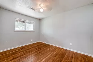 5834 Hirondel St, Houston, TX 77033 - Photo 8
