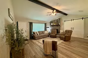 1407 Avenue F, Danbury, TX 77534 - Photo 4