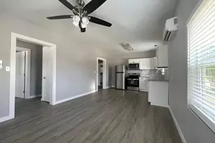 1701 40th St, Galveston, TX 77550 - Photo 2