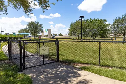 827 N Wellsford Drive, Pearland, TX 77584 - Photo 40