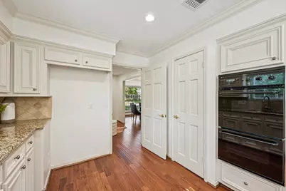 11003 Overbrook Lane, Houston, TX 77042 - Photo 10