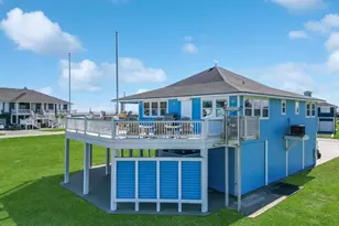 808 Pinata Dr, Crystal Beach, TX 77650 - Photo 4