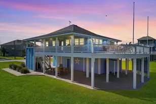 808 Pinata Dr, Crystal Beach, TX 77650 - Photo 1