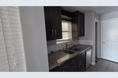 18800 Egret Bay Boulevard #106, Houston, TX 77058 - Photo 12