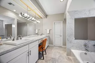 9606 Bayou Brook St, Houston, TX 77063 - Photo 24