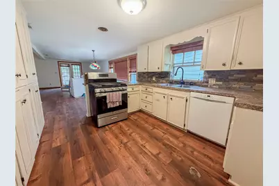 301 Azalea Street, Lake Jackson, TX 77566 - Photo 2