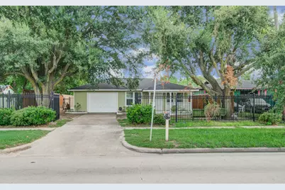 981 S Victory Drive, Houston, TX 77088 - Photo 1