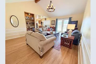 419 Narcissus Street, Lake Jackson, TX 77566 - Photo 4