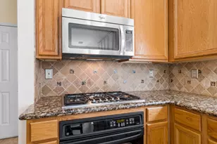 78 E Hobbit Glen Dr, Conroe, TX 77384 - Photo 16