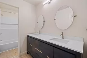 78 E Hobbit Glen Dr, Conroe, TX 77384 - Photo 4