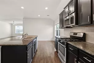 521 Waterside Ridge Ln, La Marque, TX 77568 - Photo 8