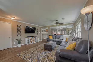 10106 Hollyvine Ln, Houston, TX 77089 - Photo 6