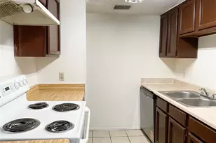 9495 Pagewood Ln, Houston, TX 77063 - Photo 10