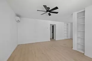 6840 Fairway Dr, Houston, TX 77087 - Photo 10