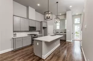 605 W 24th St, Houston, TX 77008 - Photo 1