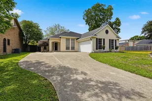 10707 Crestfield Ct, Houston, TX 77070 - Photo 24