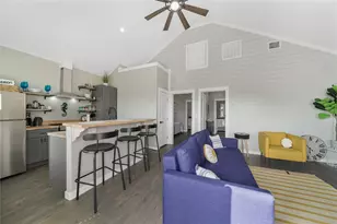 1070 Cedar Ln, Gilchrist, TX 77617 - Photo 4