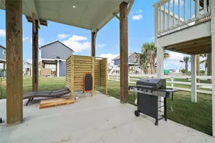 1070 Cedar Ln, Gilchrist, TX 77617 - Photo 14