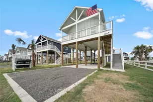 1070 Cedar Ln, Gilchrist, TX 77617 - Photo 2