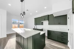 1308 Duff Ln, Houston, TX 77022 - Photo 10