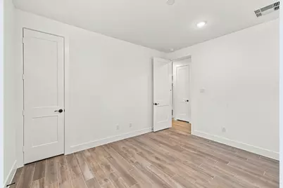 12135 Lake View Boulevard, Mont Belvieu, TX 77523 - Photo 18