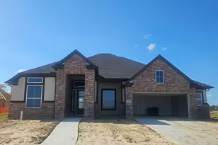 12135 Lake View Blvd, Mont Belvieu, TX 77523 - Photo 2