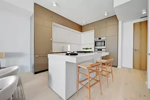 313 W 17th St, Austin, TX 78701 - Photo 4