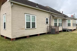 209 W Houston St, Dayton, TX 77535 - Photo 4