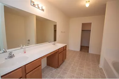 310 Falling Pine Drive, Conroe, TX 77304 - Photo 10