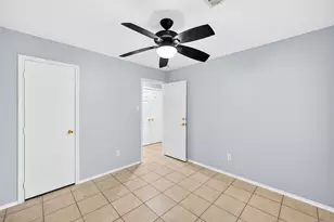 2135 Falling Oaks Rd, Houston, TX 77038 - Photo 12