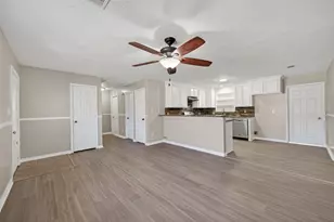 210 N Shirley Ln, Willis, TX 77378 - Photo 10