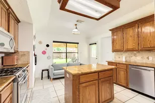 203 Washington Ave, Clute, TX 77531 - Photo 18