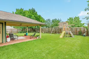 203 Washington Ave, Clute, TX 77531 - Photo 6