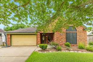 203 Washington Ave, Clute, TX 77531 - Photo 1