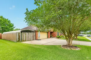 203 Washington Ave, Clute, TX 77531 - Photo 10